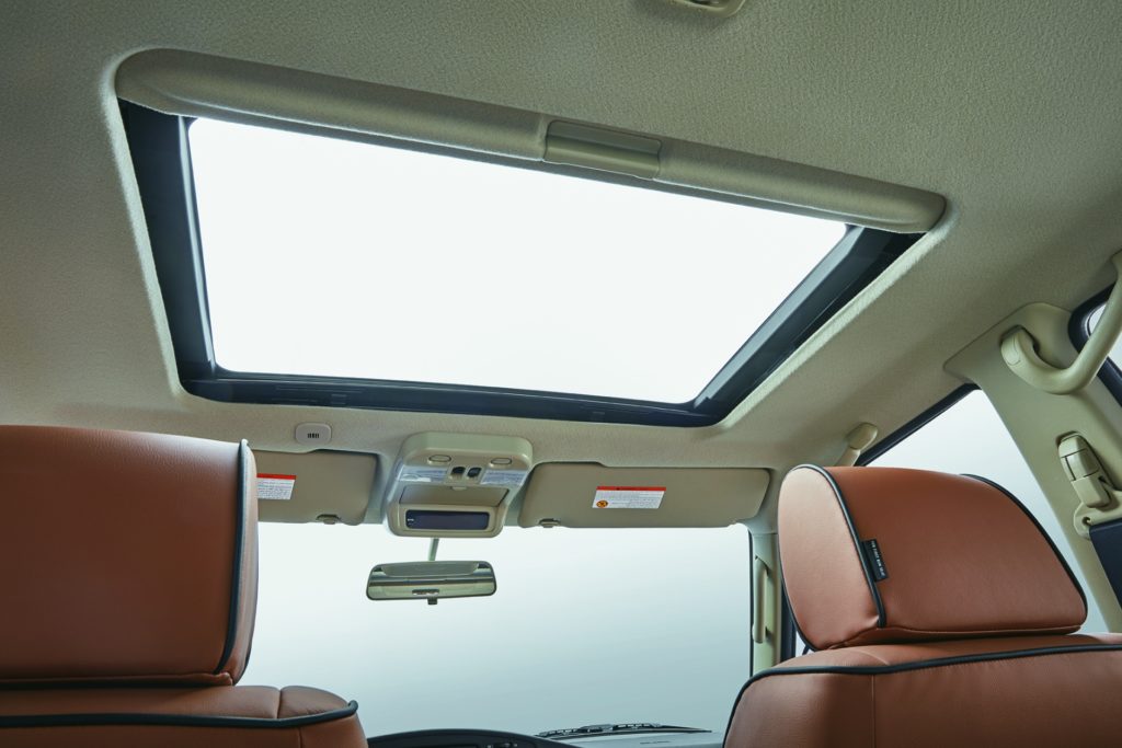 2017 Nissan Patrol Super Safari Y61 - Interior - Sunroof