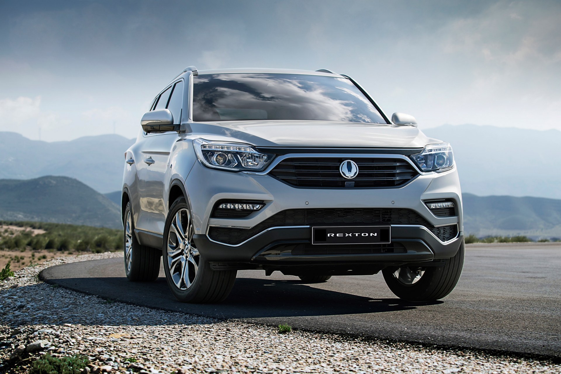 2018 Ssangyong Rexton - Silver Exterior - Front Side Quarter - Static