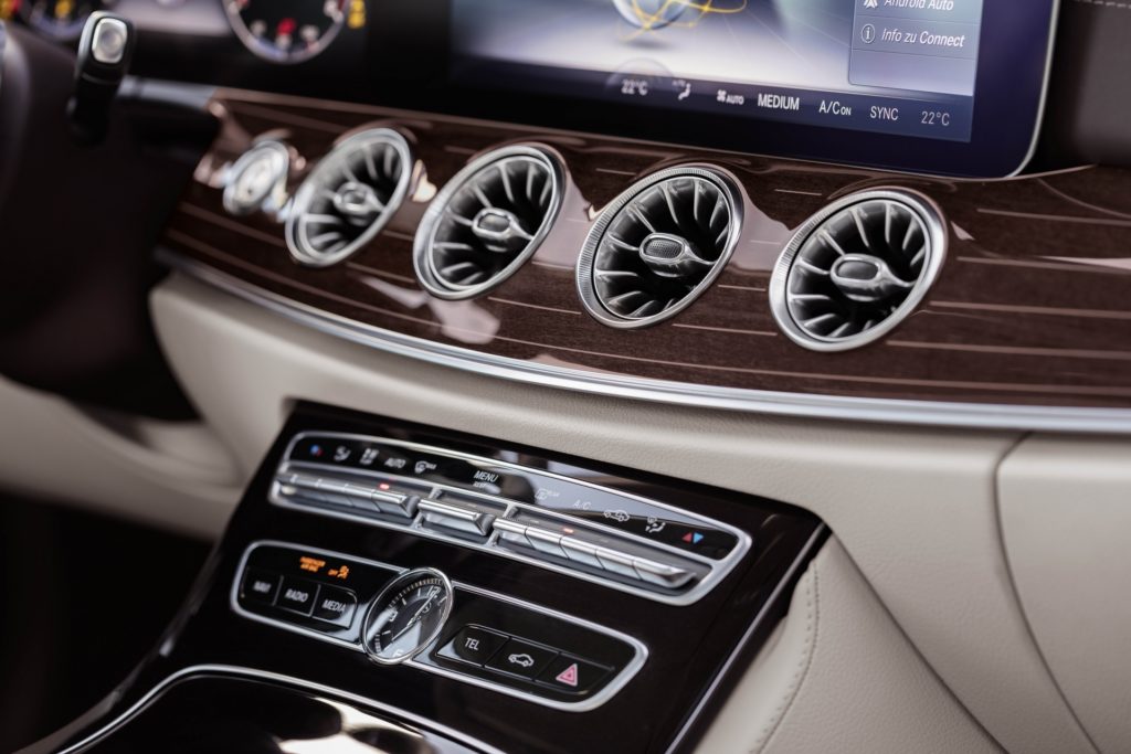 2017 Mercedes-Benz E-Class Coupe - Red Exterior - Interior - Centre Console