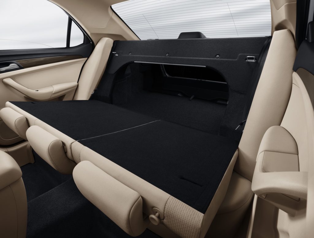 2018 MG 360 - Interior - 60 40 Foldable Rear Seats