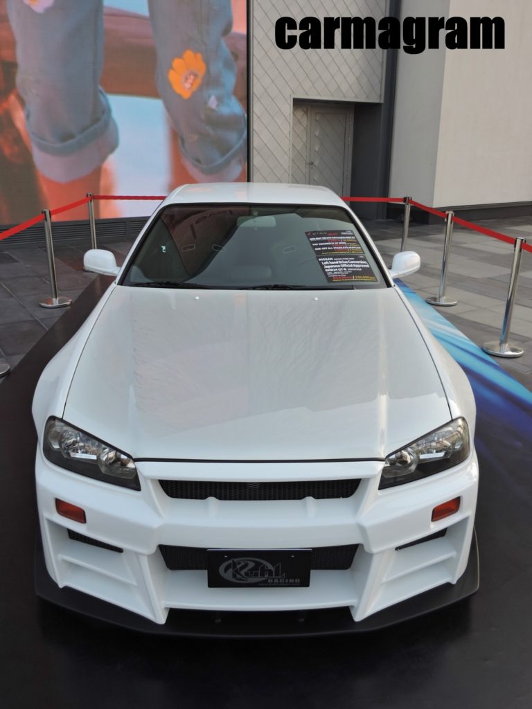 Nissan GT-R R34 - White Exterior - Front
