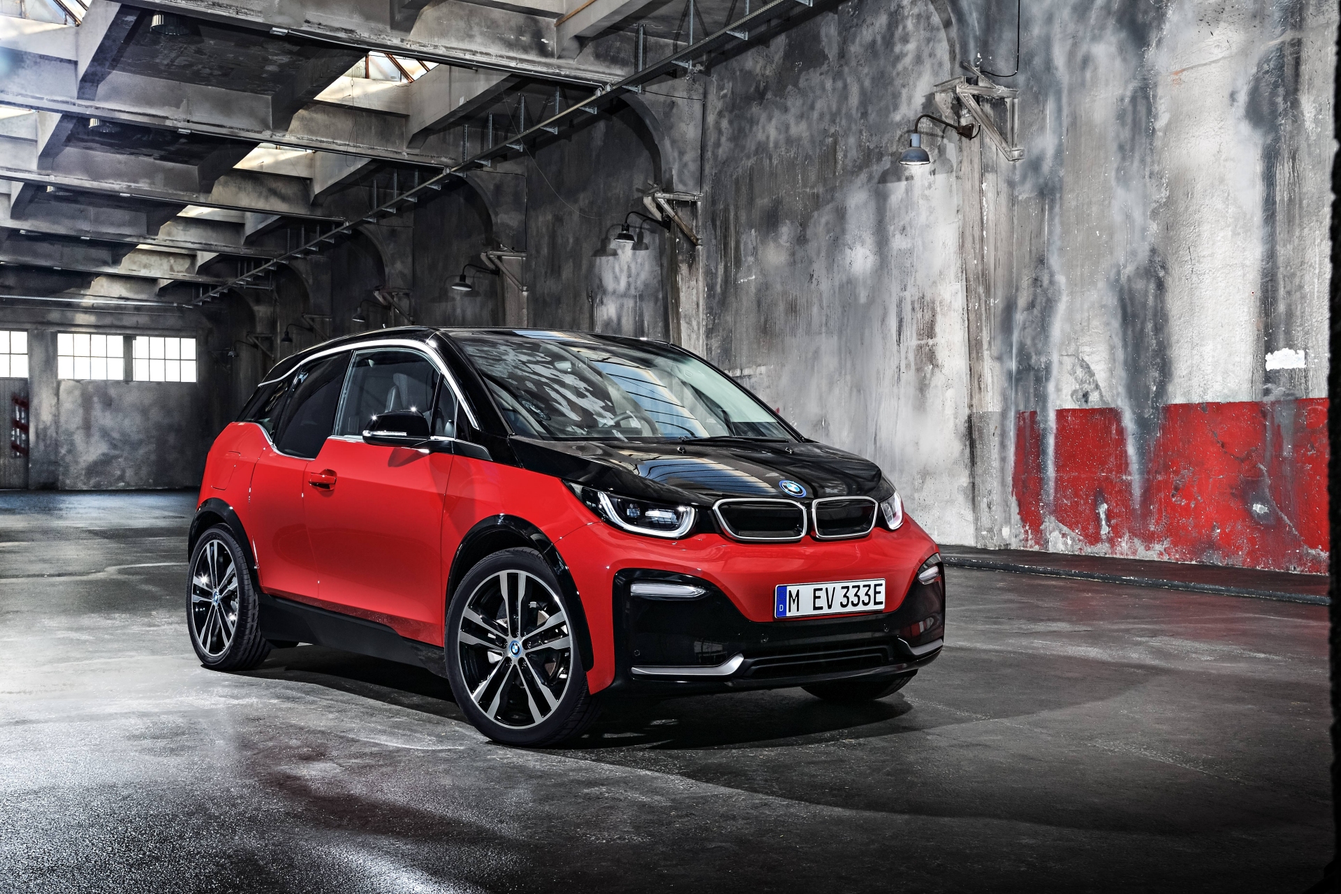 BMW i3 - Orange Exterior - Front Side View - Green Machine | A Closer Look At Electric Cars And Hybrid Vehicles