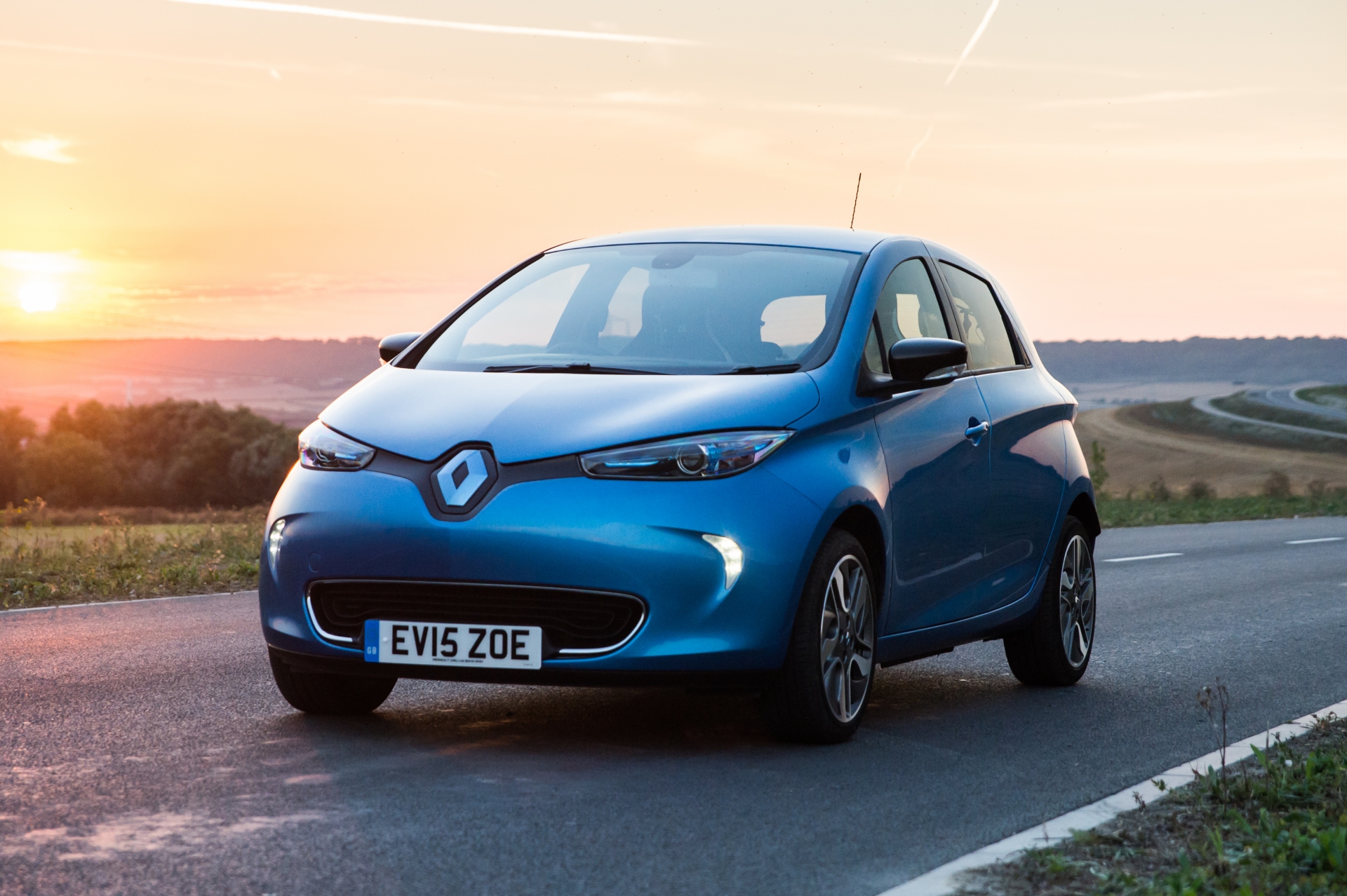 Renault ZOE - Blue Exterior - Front Side View - Green Machine | A Closer Look At Electric Cars And Hybrid Vehicles