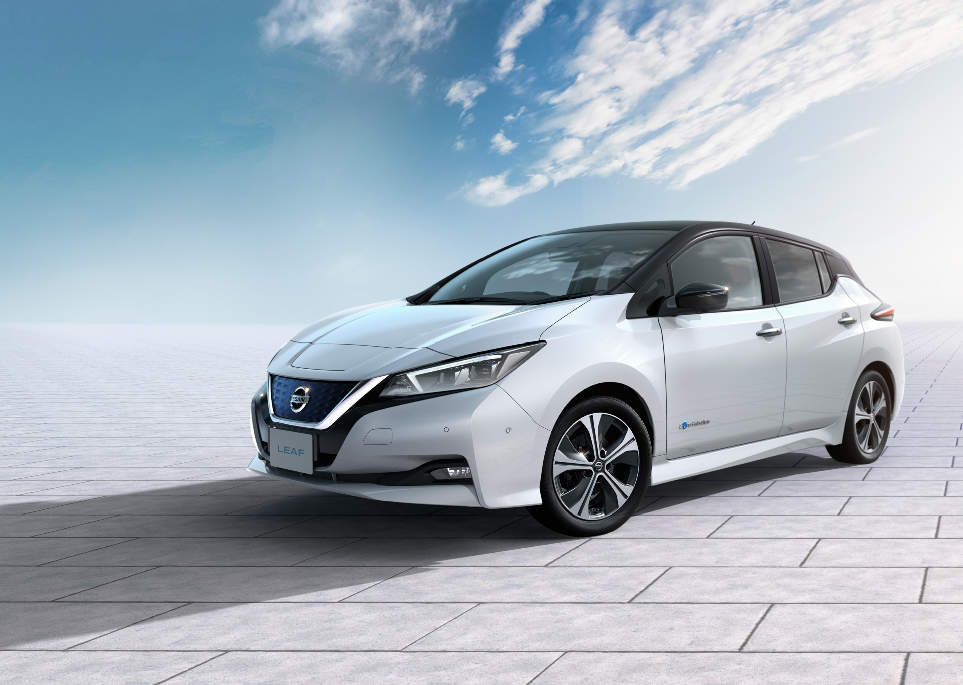 2018 Nissan LEAF - White Exterior - Front Side View